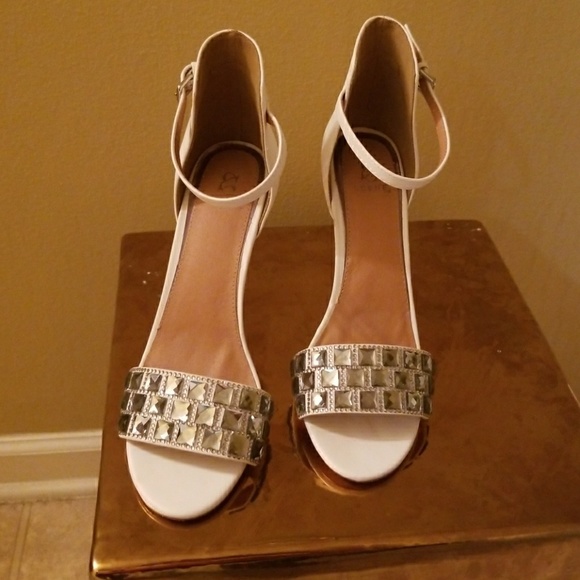 WHITE DIAMOND HEELS - Picture 2 of 4